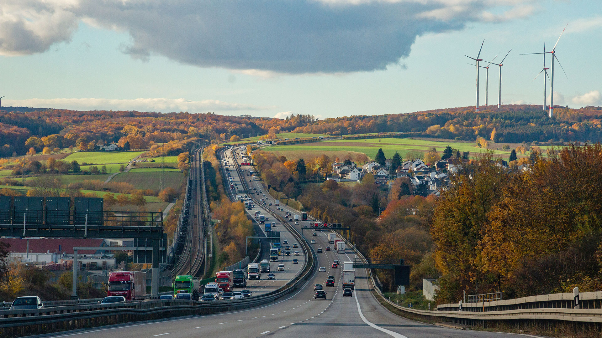 Highway with many vehicles