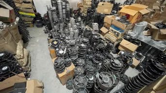 现场查获的假冒产品